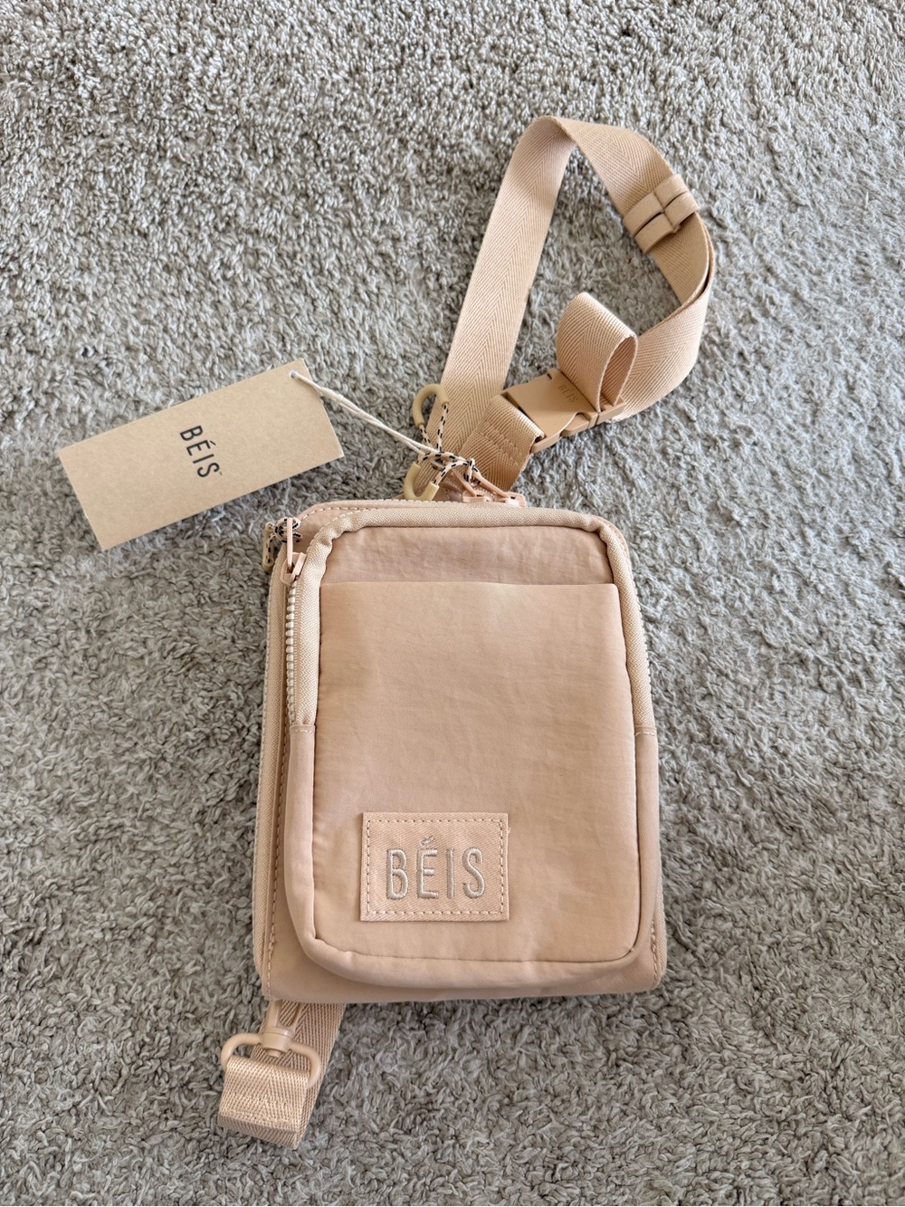 Beis The Sport Sling 
in Beige